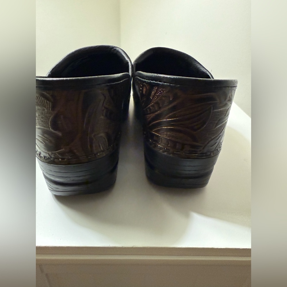 Dansko Brown Pattern Design Clogs - image 3